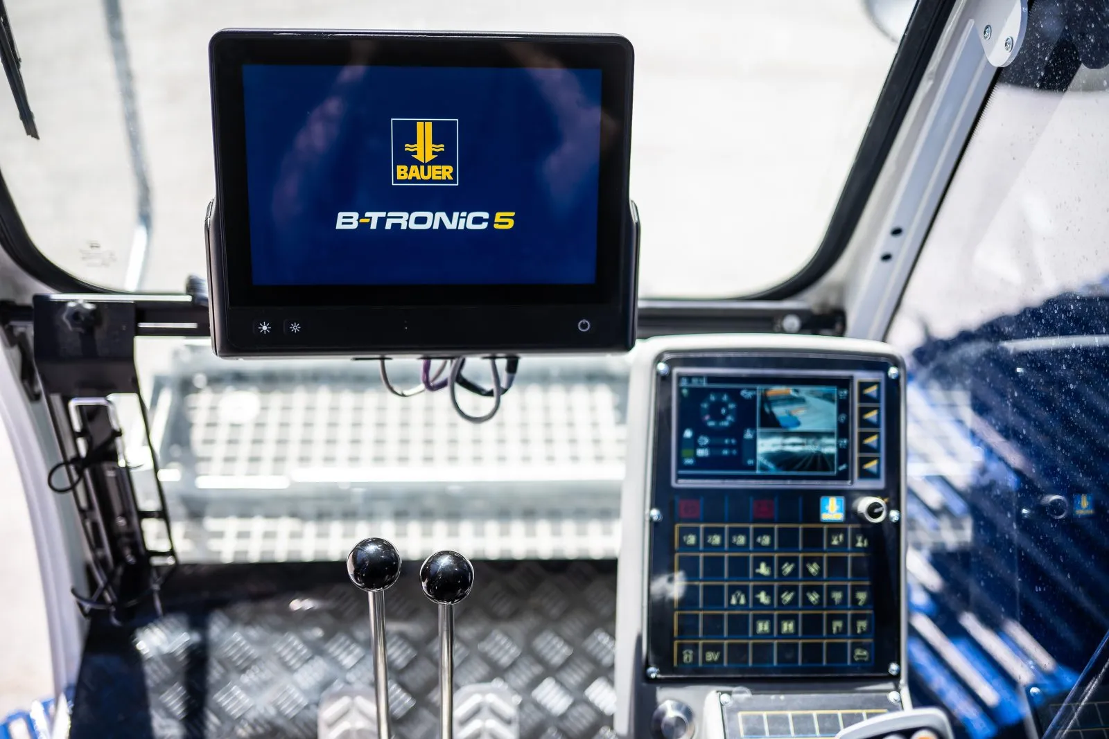 Bauer Tc Machine Bauer Maschinen advances B-Tronic, its foundation equipment control ...