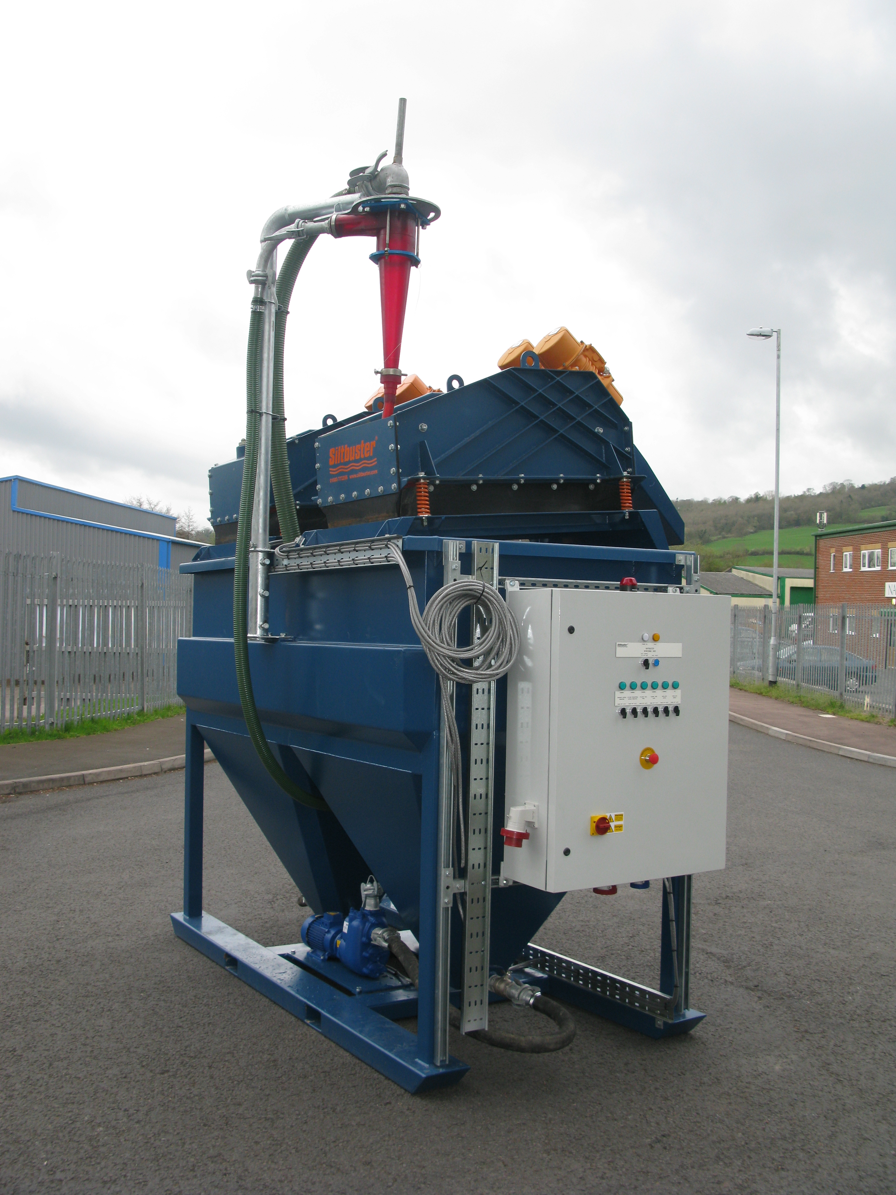 A closer look at Siltbuster's vibrating screens and hydrocyclones