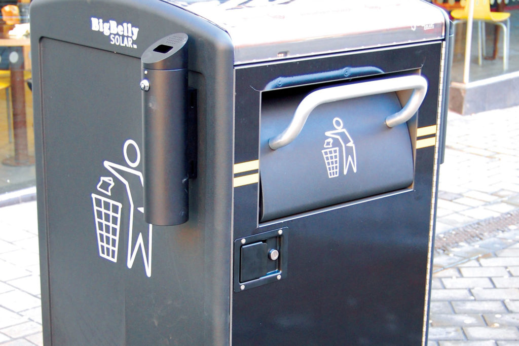 Smart bins in the city MRW