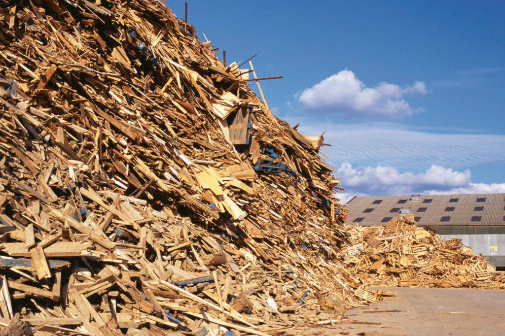 Waste wood sector to challenge EA on regulations MRW