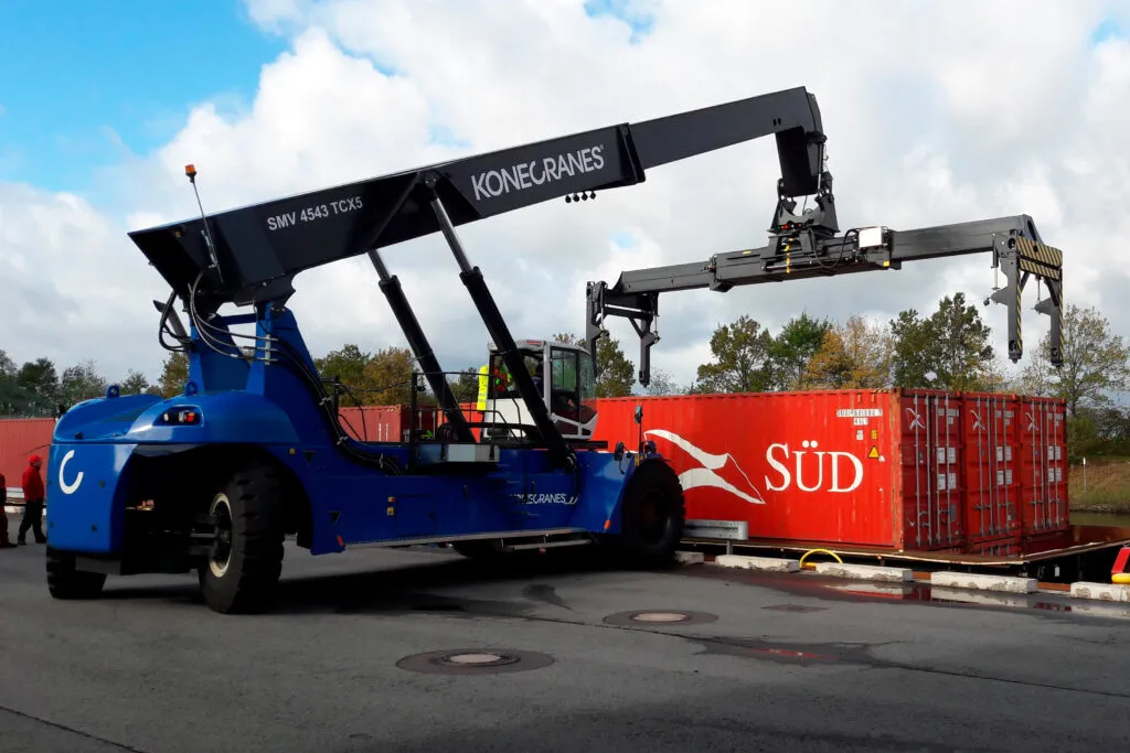 Thames Barge Operations Highlight Tidal Challenges in UK Waste Logistics