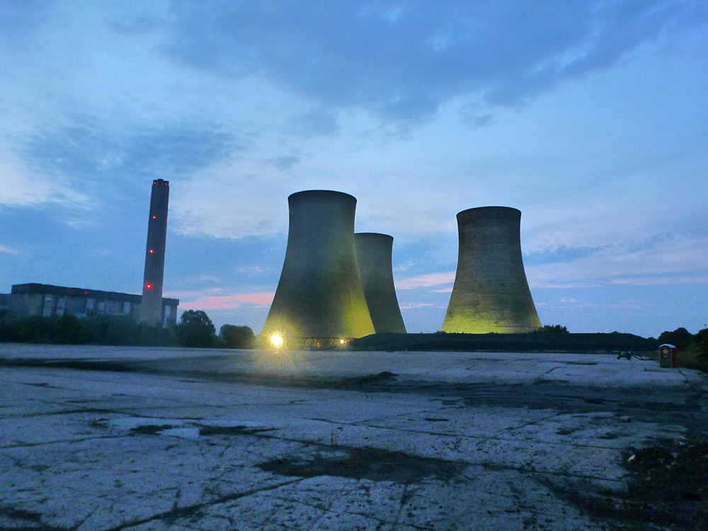 Watch Didcot Power Station cooling towers demolished Construction News