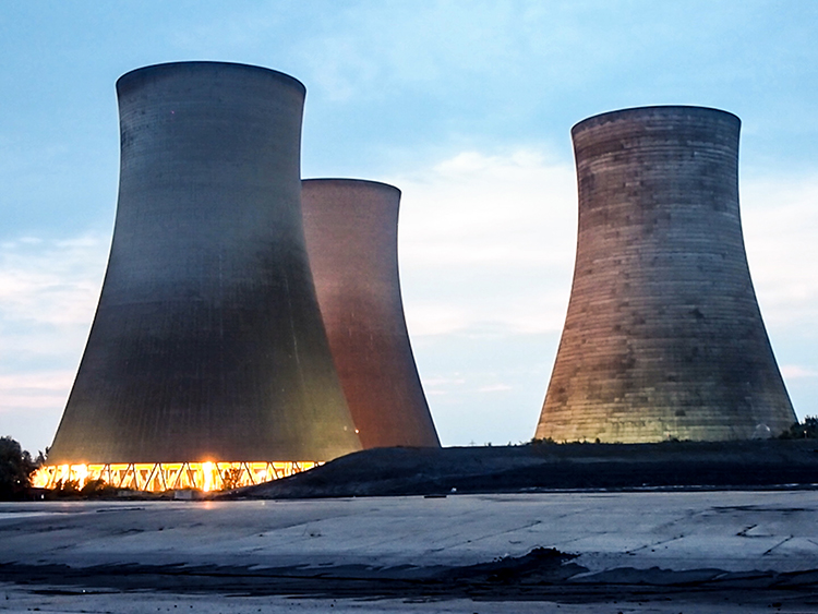 Brown and Mason to demolish Didcot cooling towers