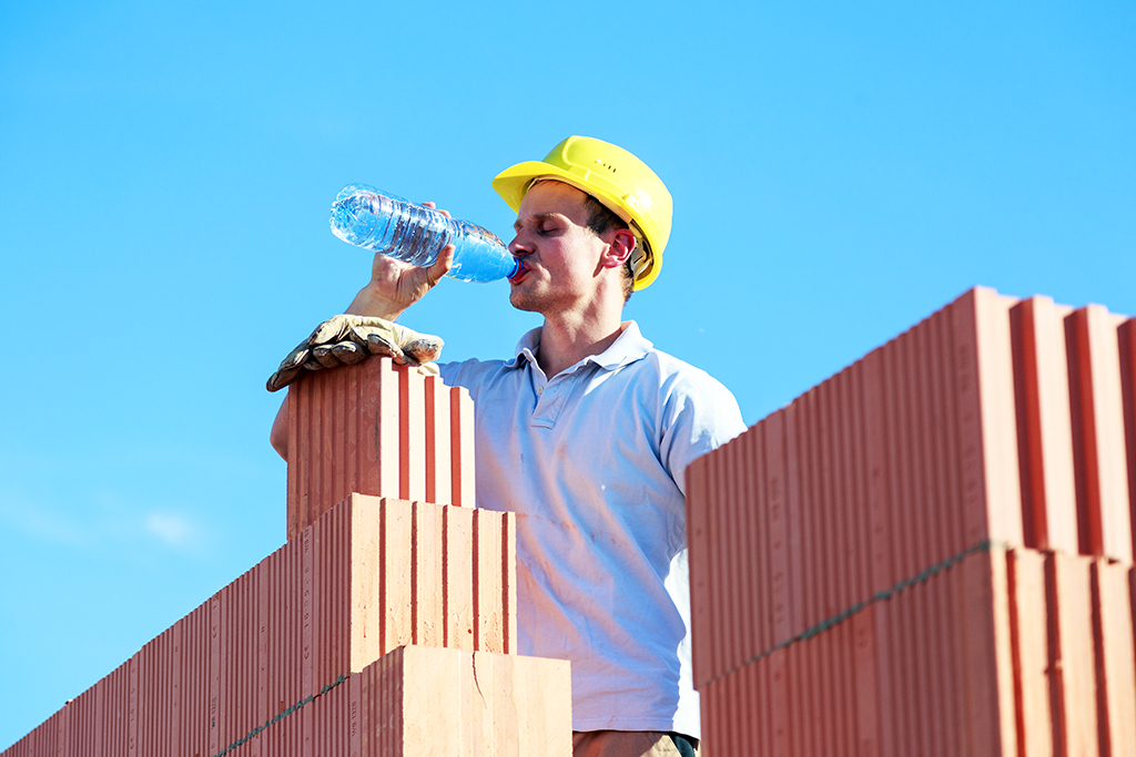 Working in extreme heat advice for construction workers Construction
