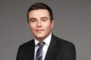 Thomas-Mayhew-Fragomen-web-300x200.jpg