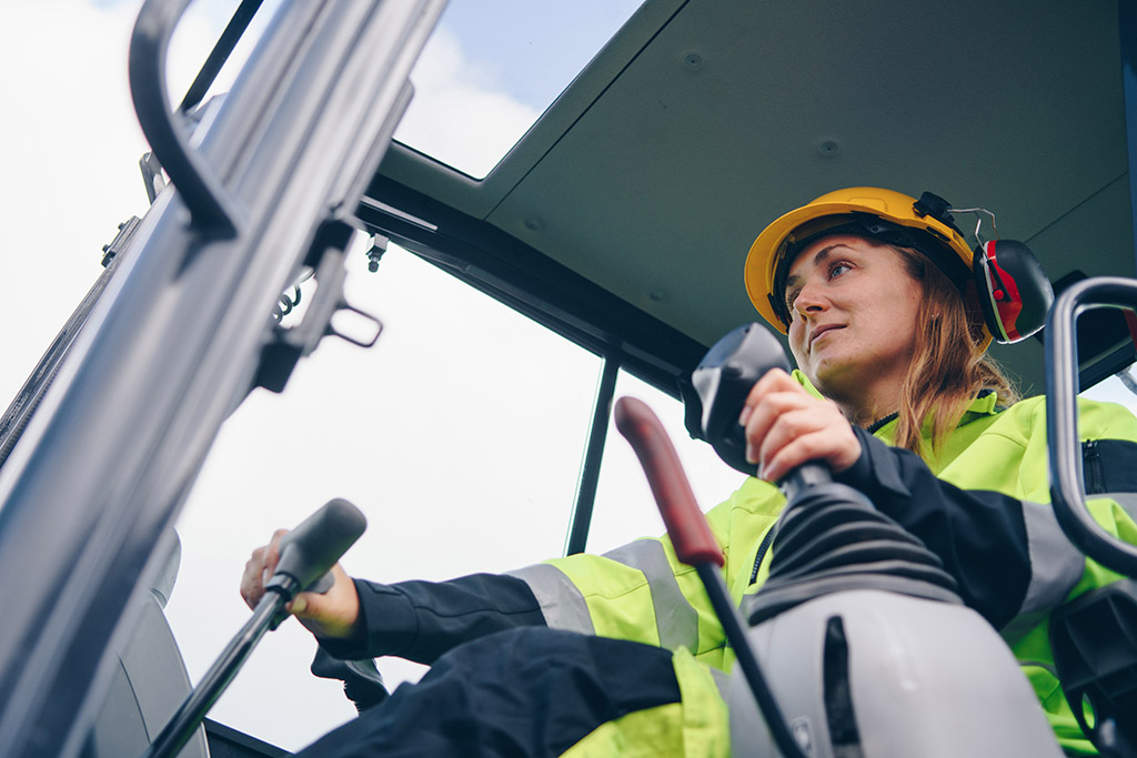 Record proportion of construction workforce are women - Vimarsana News