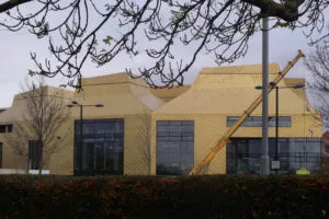 Worcester_Library_and_History_Centre_-_The_Hive_-_Hewden_mobile_crane_6364879089-300x200.webp