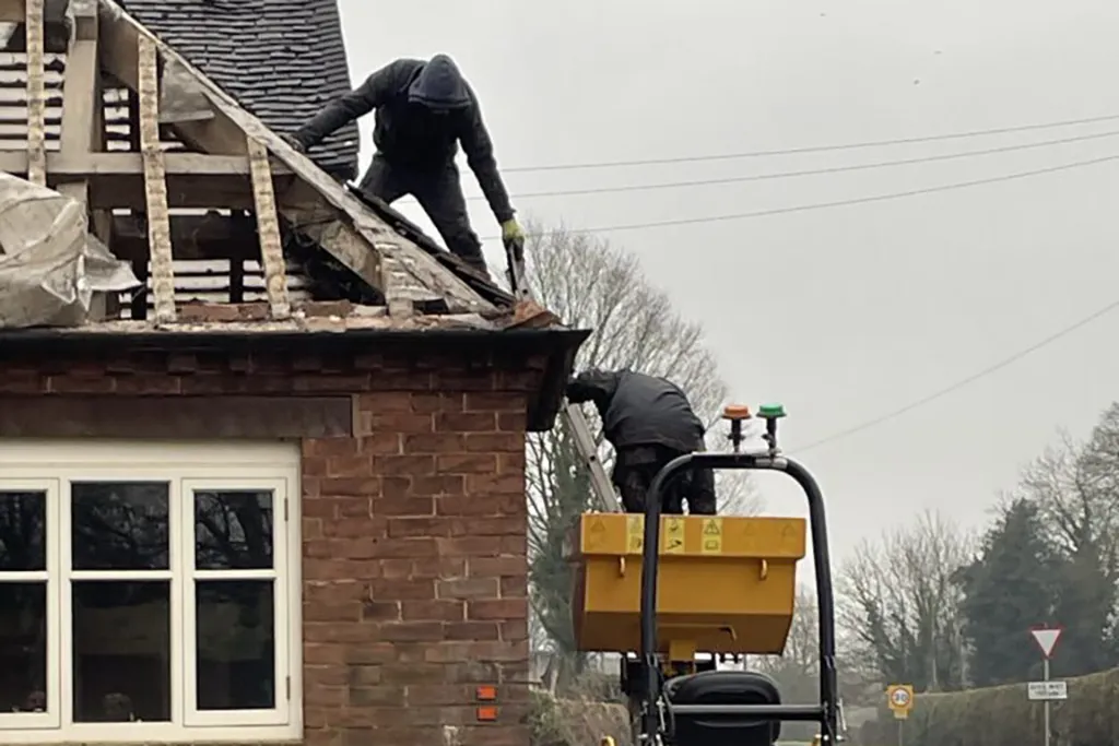 ‘James Bond’ builder fined for threatening HSE inspectors