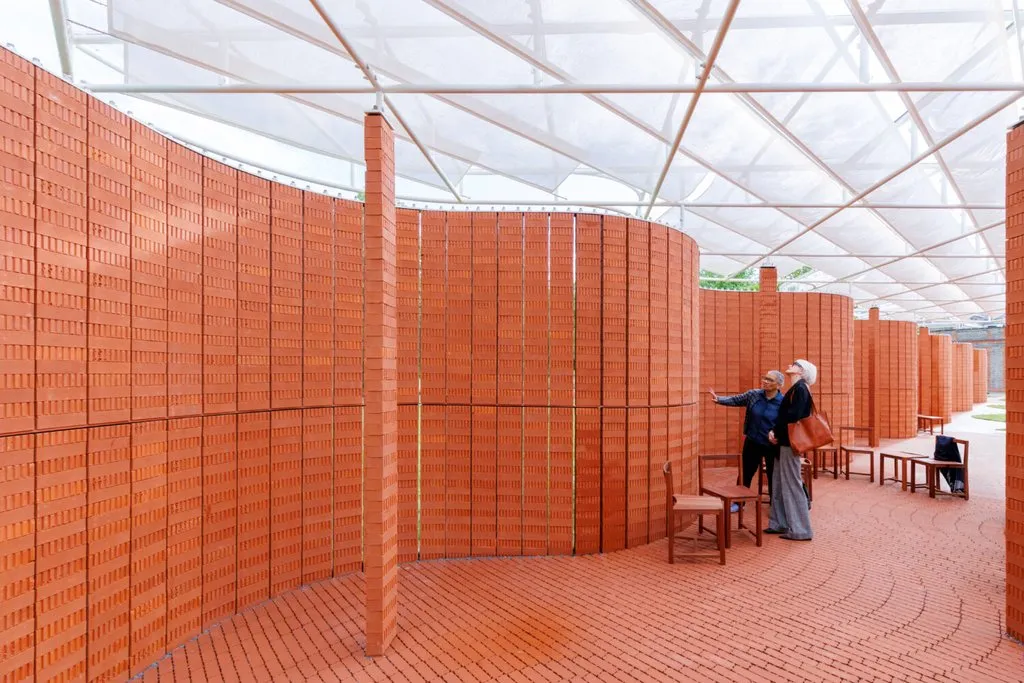 Serpentine Pavilion team reveals mortar-free brickwork challenge