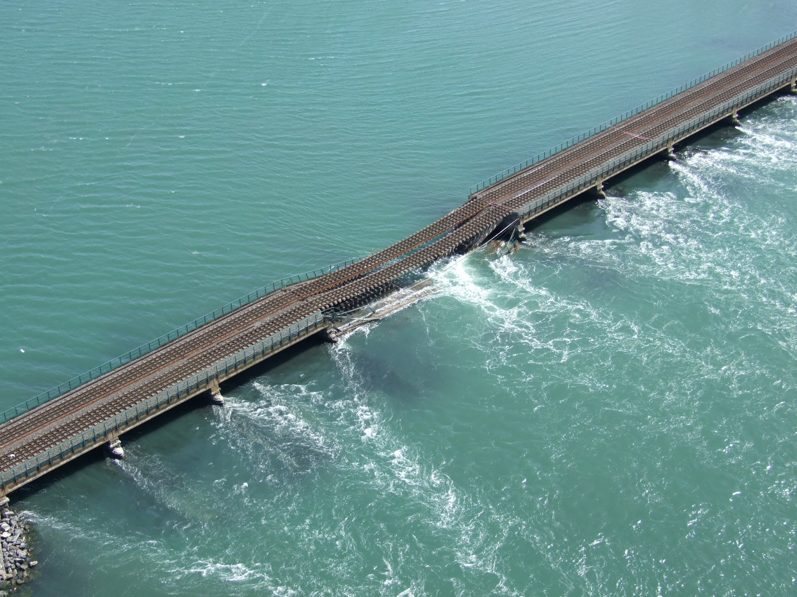 Scour revealed as cause of Irish bridge collapse New Civil Engineer