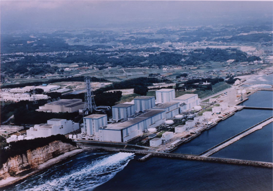 Japanese earthquake and tsunami warning forces evacuation from Fukushima nuclear plants