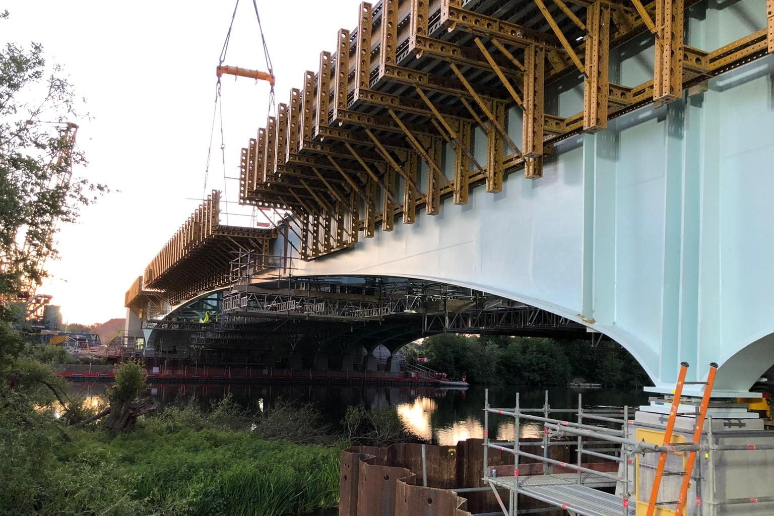 Video Thames Bray bridge widening on M4 smart motorway New Civil