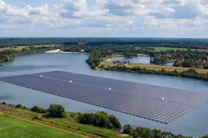 csm_BayWa_r.e._Floating-PV_Tynaarlo_1920_x_1080_e3710ce66b-e1649765468972-300x200.jpg