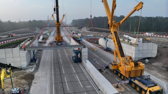 M25 again reopened early after junction 10 bridge installation over ...