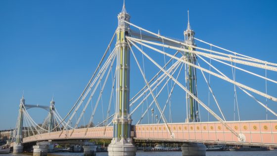 Albert Bridge motor closure: fracture mechanics and safety notes for engineers