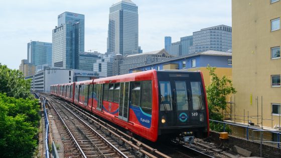 Docklands Light Railway Thames tunnel: alignment and ground risks for engineers